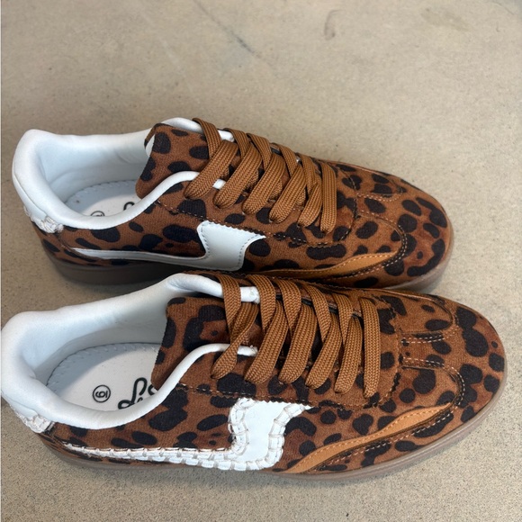 La Sholah Leopard Print Sneakers - Picture 2 of 3